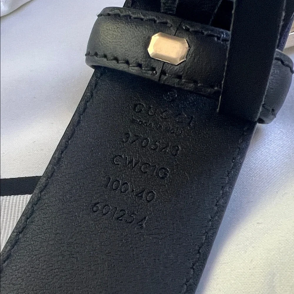 Gucci Authentic Black Embossed Belt with Gold Logo Buckle size 100 - Picture 2 of 9